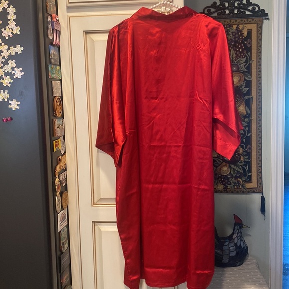 NWT Luvrobes Red Satiny Mid-Thigh Kimono Robe - Picture 3 of 8